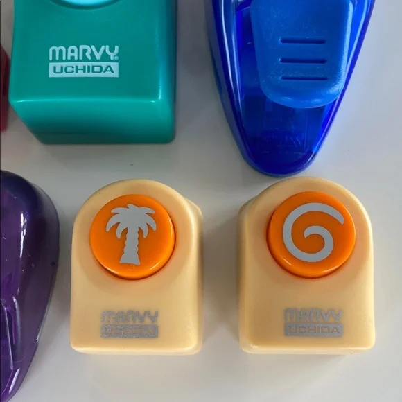 13x Craft Paper Punchers - Fiskars, Marvy Uchida - Picture 6 of 7